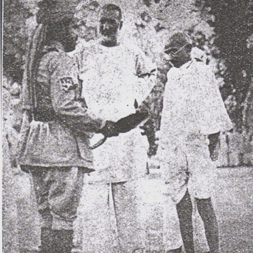 Gandhi,Ghaffar_Khan_with_a_Khaksar_leader