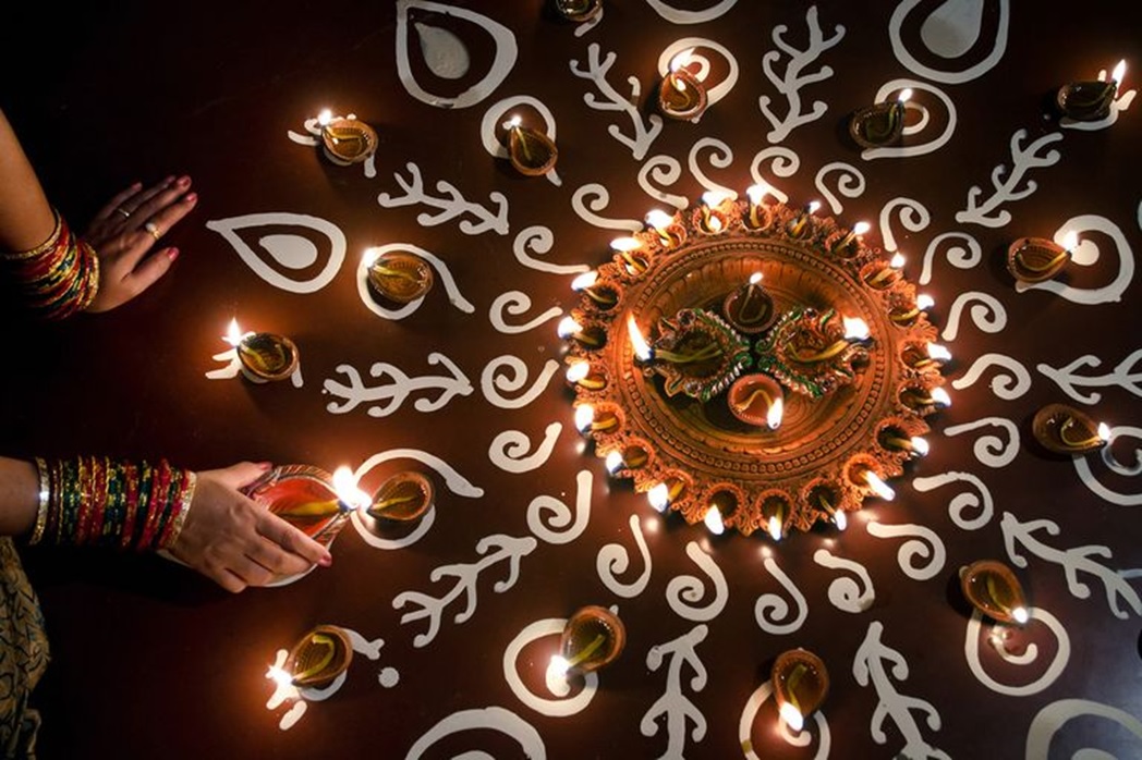 Happy Diwali Wishes SMS Whatsapp Messages – Latest Diwali Quotes Status Sayings  Greetings Shayari 2017 In Marathi Hindi