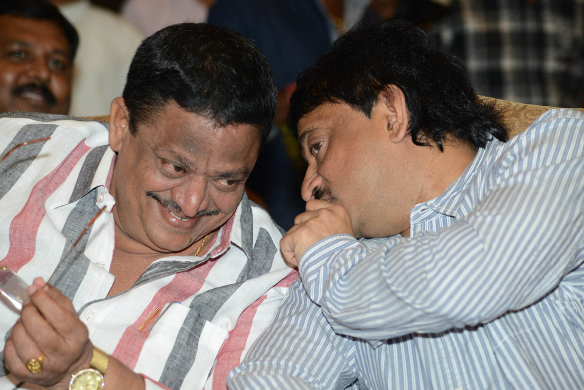 rgv-26-11-pressmeet (10)