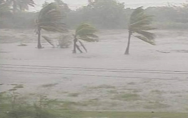 Hudhud cyclone live updates in Andra pradesh and odhisa