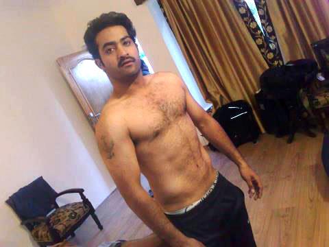NTR's Six Pack Abs Revealed, NTR takes off His Shirt In 