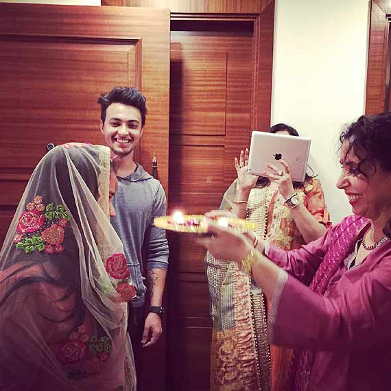 Arpita Khan - Salman Khan sister pics of Grah Parvesh Wedding Ceremony