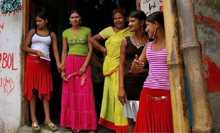 Hindu Mahasabha Wants Item Girls to Be Declared Prostitutes
