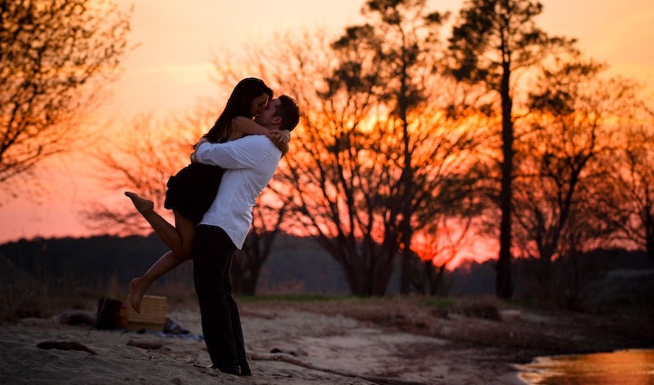 Romantic Hug Day Cover Photos Pictures for Facebook FB Whatsapp