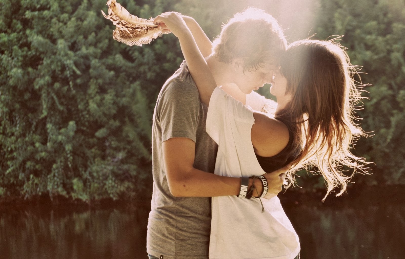 Hug Day Romantic Couple Images HD Wallpapers Pics: