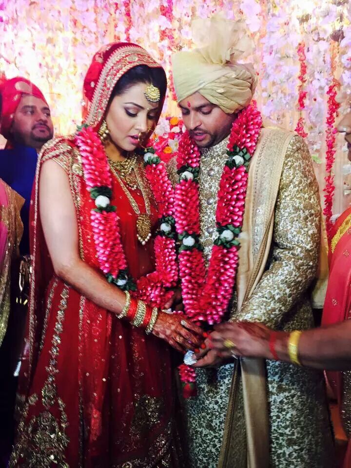 Suresjh Raina Wedding photos and images with Priyanka Chaudhary weraing garlands and rings 