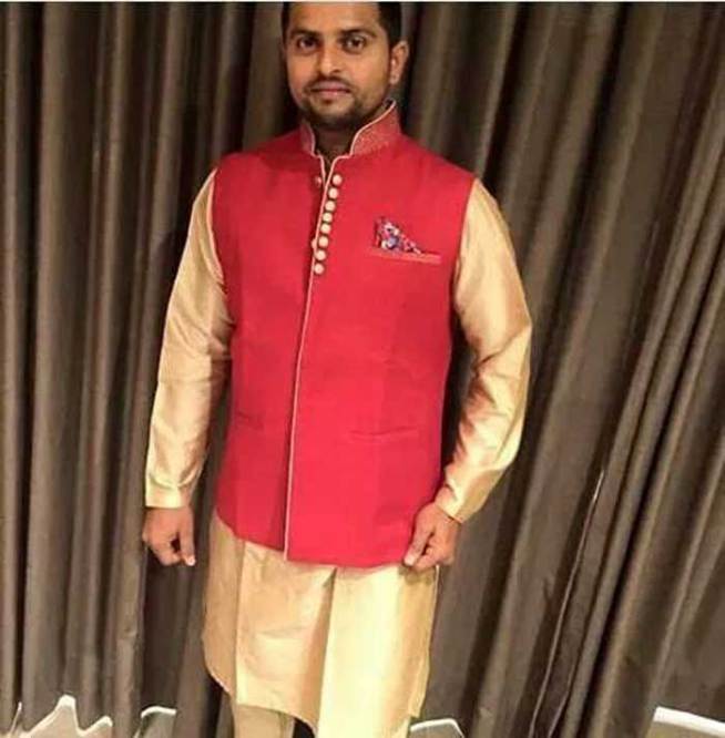 suresh raina posses down for a pose before marriage at delhi 