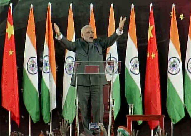 Modi addressing Indians in Shangai