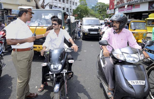 Drunk Chennai Traffic Cop Gropes Woman Pedestrian, Booked