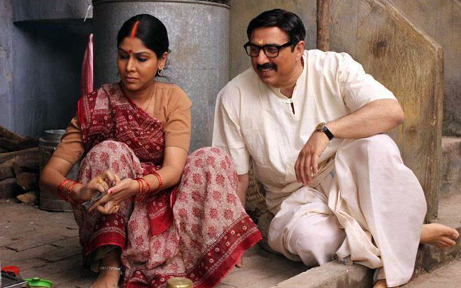 Sakshi Tanwar and Sunny Deol in Mohalla Assi