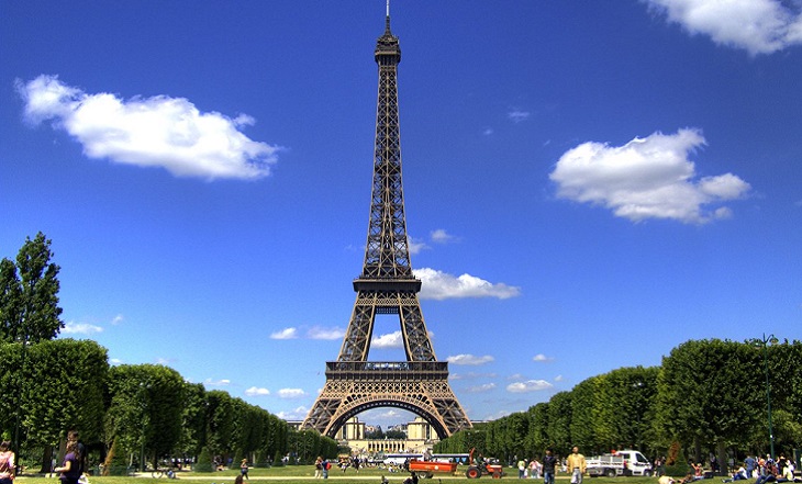 WOW!! Panoramic View Of Paris Makes You Fell Above Eiffel Tower