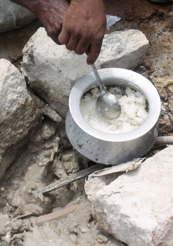 In This Karnataka Village You Don't Need A Stove To Cook, Just Light A Match To The Ground