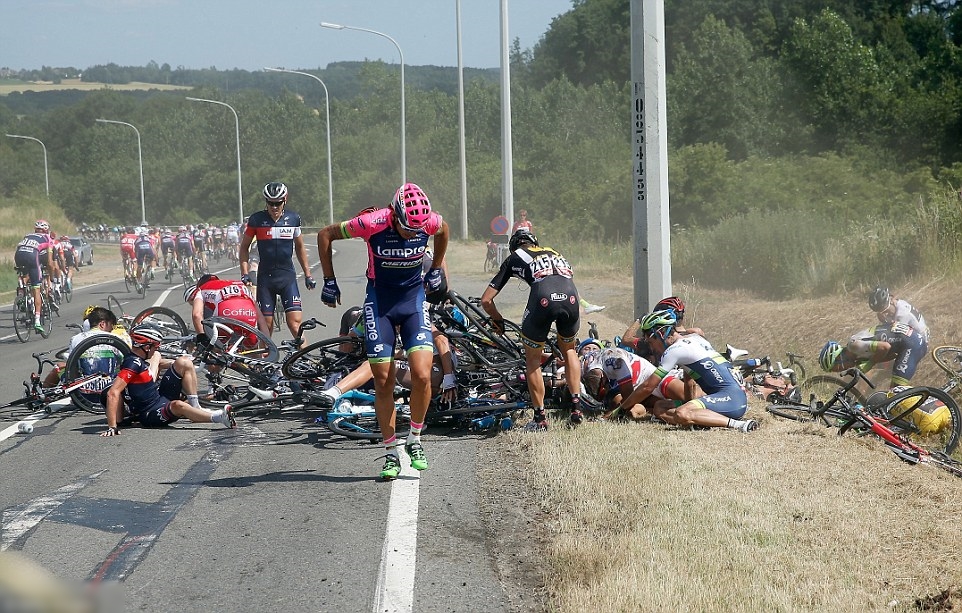 Big Crash On Tour De France Multiple Cyclists Drop Out After Huge