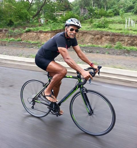 milind soman cycling in triathlon