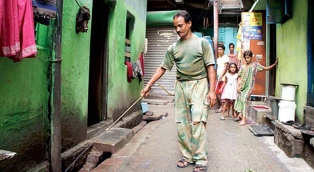 Poverty makes national boxer work as sweeper in Kolkata