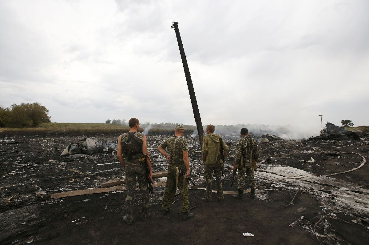 MH17-wreckage-pro-russian-ukrainian-separatists