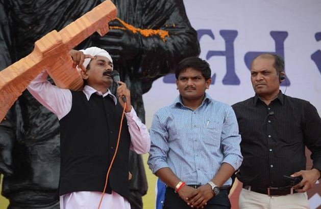 hardik patel on stage