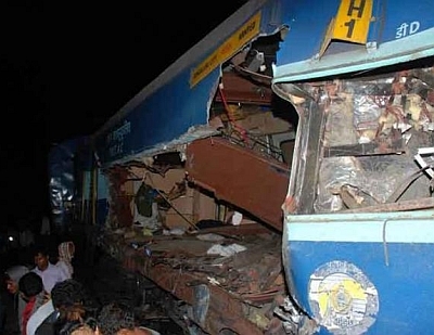 6 killed, 25 injured after truck collides with Bangalore-Nanded Express in Anantapur