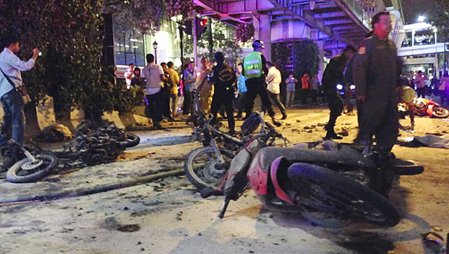 bomb blast outside erawan shrine in Bangkok