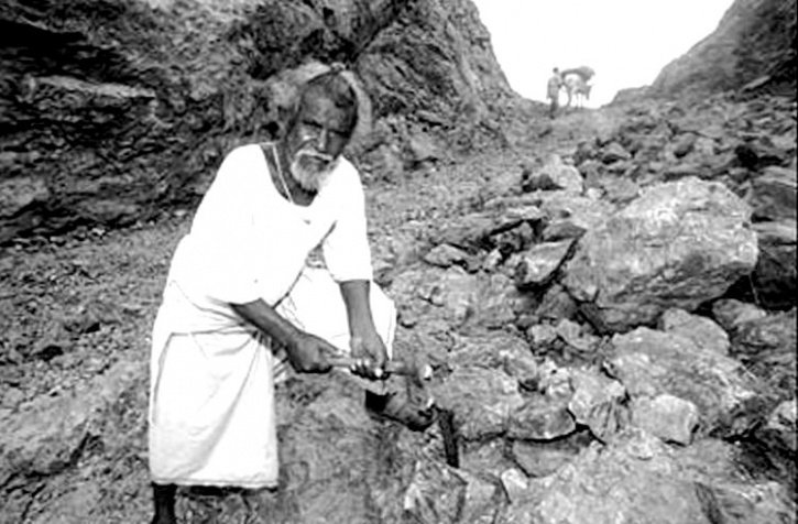 Dashrath Manjhi Aka Mountain Man's Story