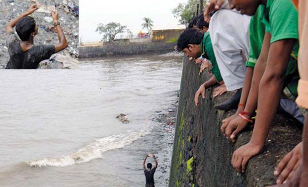 People Found Rs 1000 Notes In Gateway Of India Waters