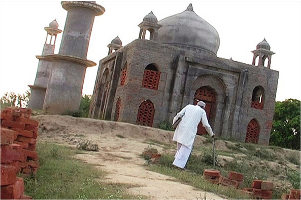 80 Year old retired postmaster builds Taj Mahal for his late wife