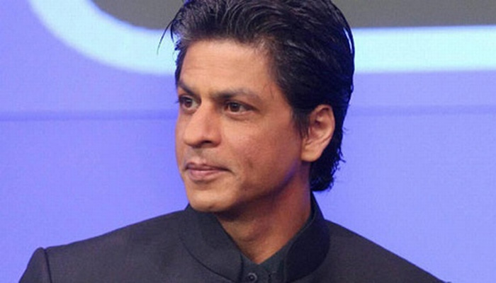 Shah Rukh Khan helps a fan ask the girl of his dreams to prom