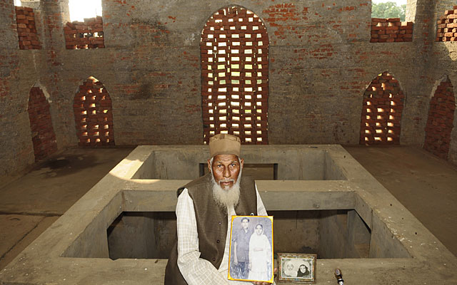 Qadri in mini taj mahal