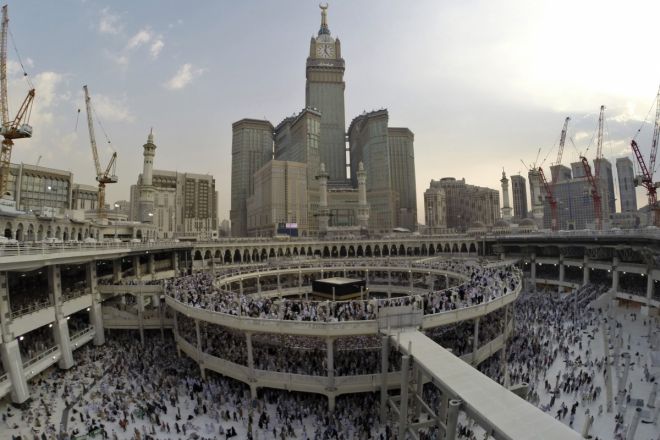 About 200 Haj Pilgrim's Suffocated and Fainted in Saudi Arabia