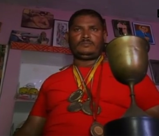 Former National Level Gold Medalist Boxer Now Collects Garbage For Livelihood