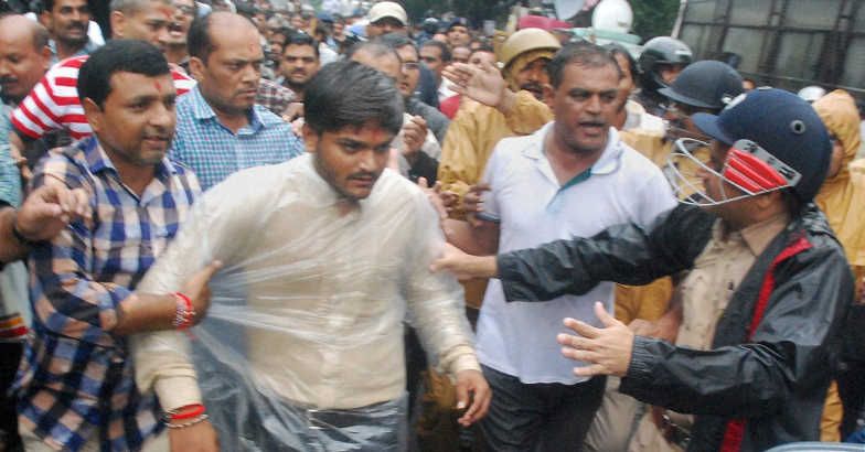 gujarat-hardik-patel arrested by police