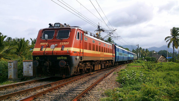 Indian Railways Will Replace Regular Toilets With Vacuum Toilets & This Is How It’ll Work