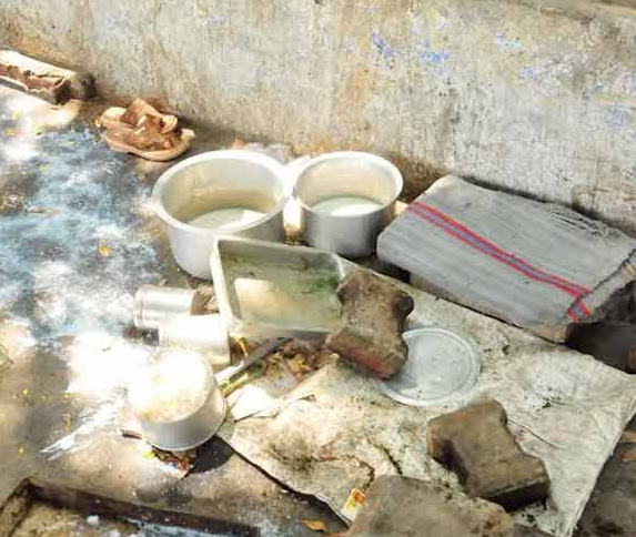 Police Inspector destroyed tea seller stuff