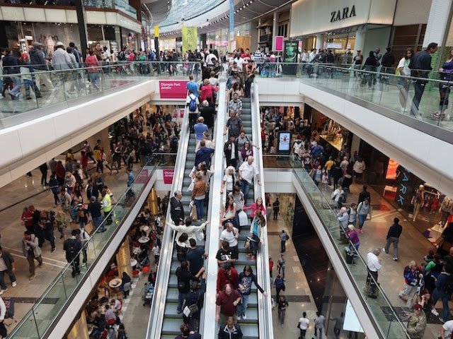 This Man REJECTED By Dream Girl Because He Was Poor, 10 Years Later He Meets Her Again in a shopping mall