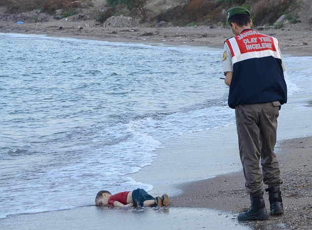 Brutal Images of Syrian Boy Drowned Off Turkey