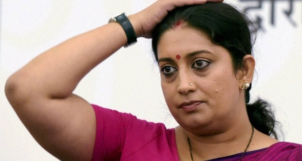 Smriti-Irani- disgraced by mba graduate in srinagar denying degree form her 