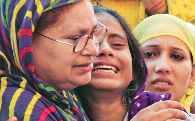 dadri mohammed iqlakh wife and daughter mourn over his death