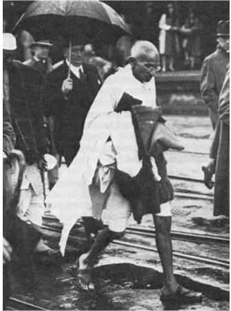 Mahatma Gandhi return to India