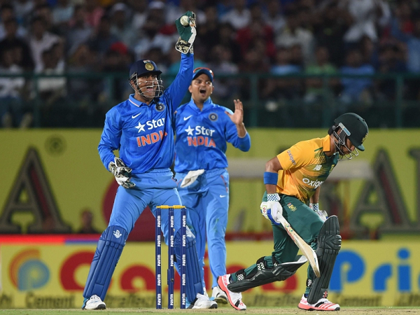 ms-dhoni-appeal-for JP Duminy