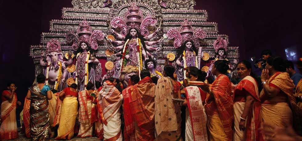 the-muslim-man-who-has-been-organising-durga-puja-for-last-23-years