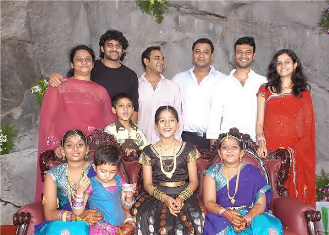 prabhas family photo with his bother and sister 
