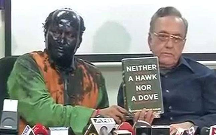 Shiv Sena smears Black Ink on Sudheendra Kulkarni's face: Reactions of People on Twitter
