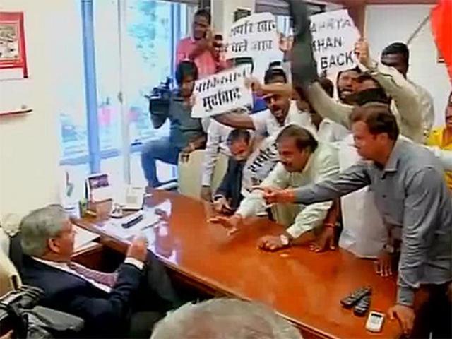 Shiv Sena protesters forcing BCCI president
