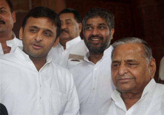 akhilesh yadav discharges eight ministers from his cabinet