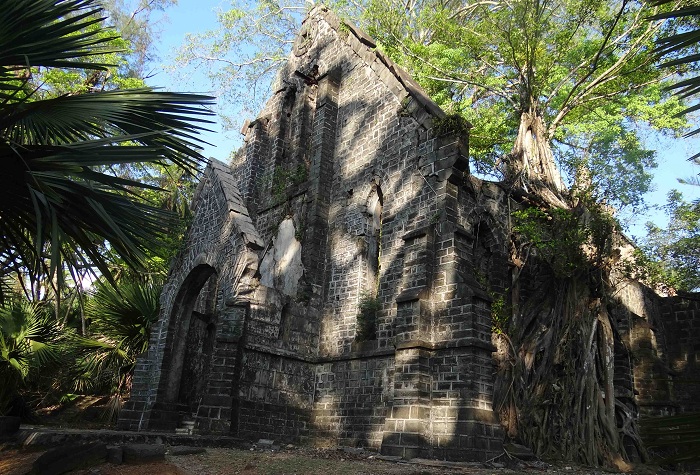 church-in-ruins-ross-island