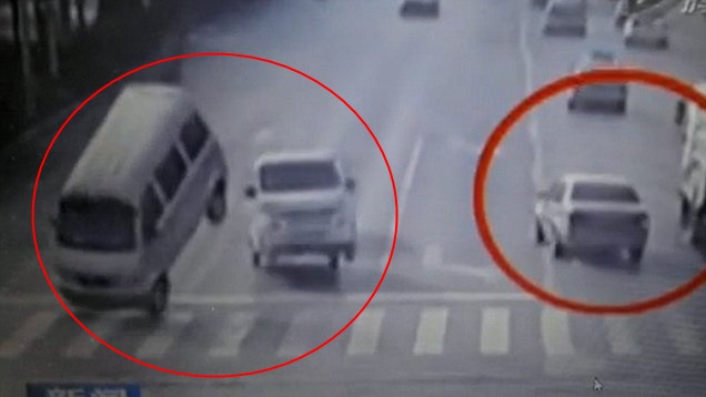 three cars levitate in China