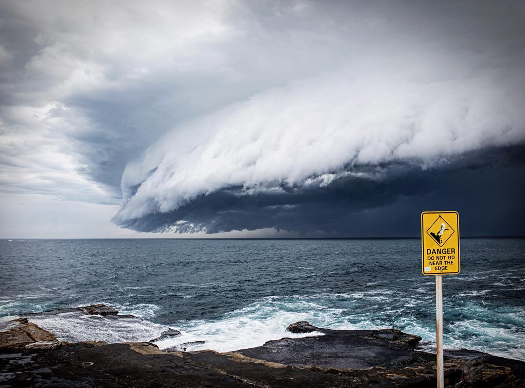 Breathtaking Cloud Tsunami Seen Over Sydney