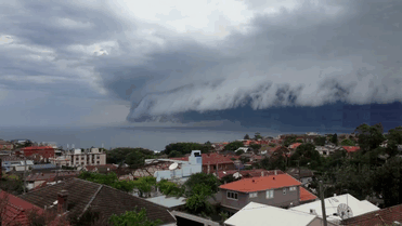 “Cloud Tsunami” in Sydney photos