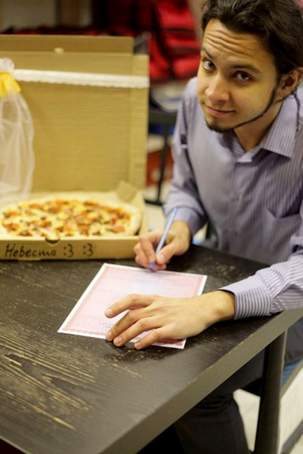 Guy Married A Pizza Because Human Relationships Are Just Too Complicated