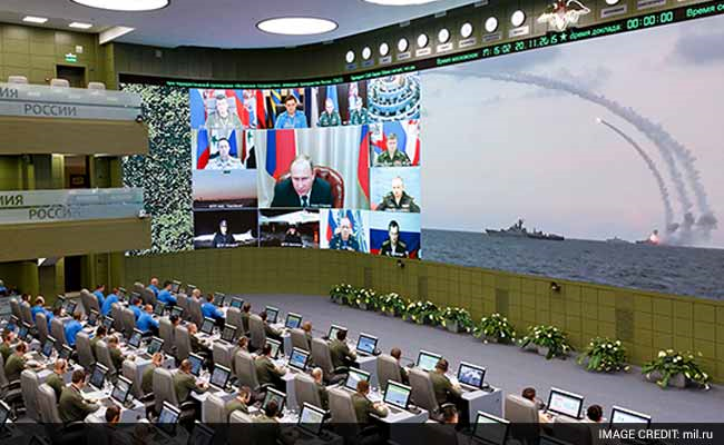 Vladimir Putin's New Gigantic Triple-Decker War Room (4)